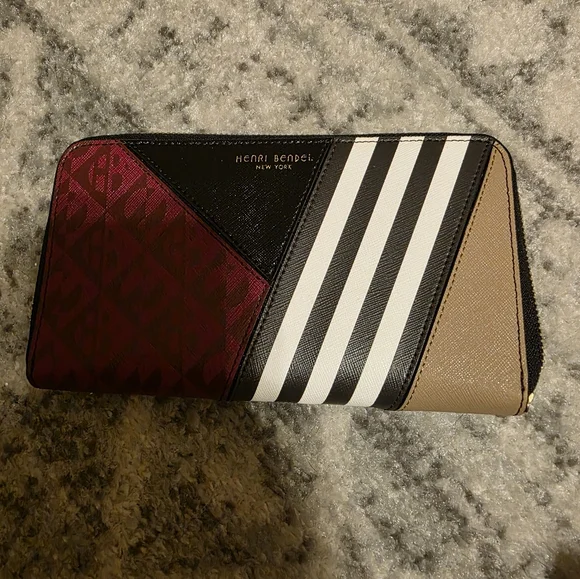 Henri Bendel EUC Organizer Wallet - Picture 1 of 4